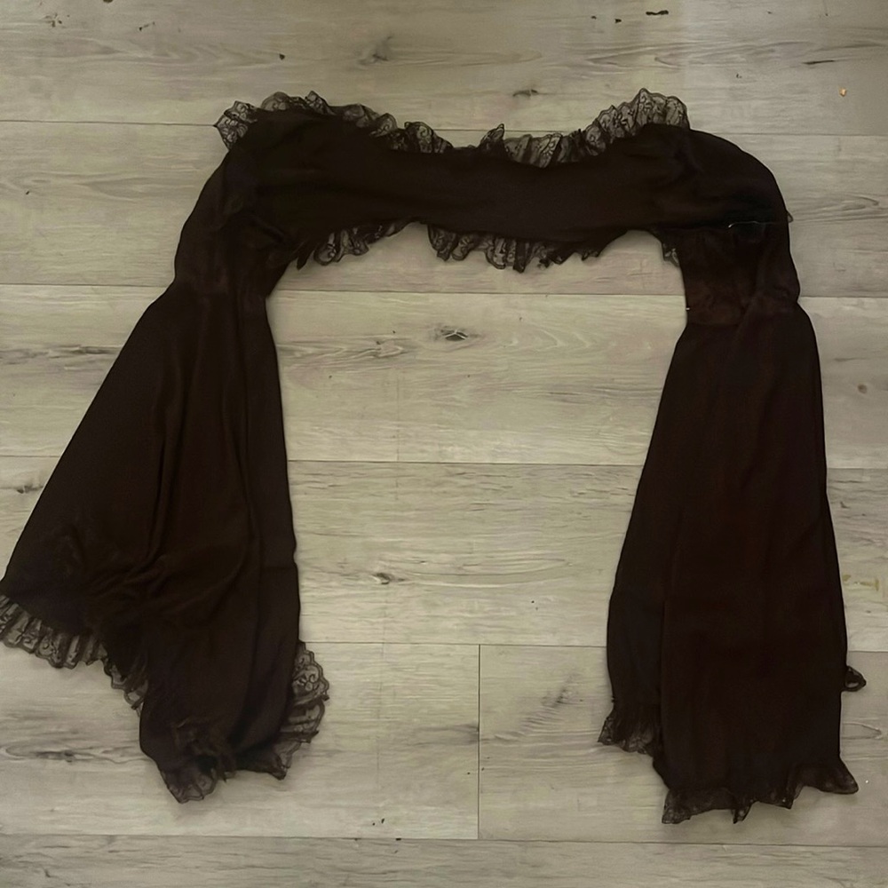 Scarf with ruffles